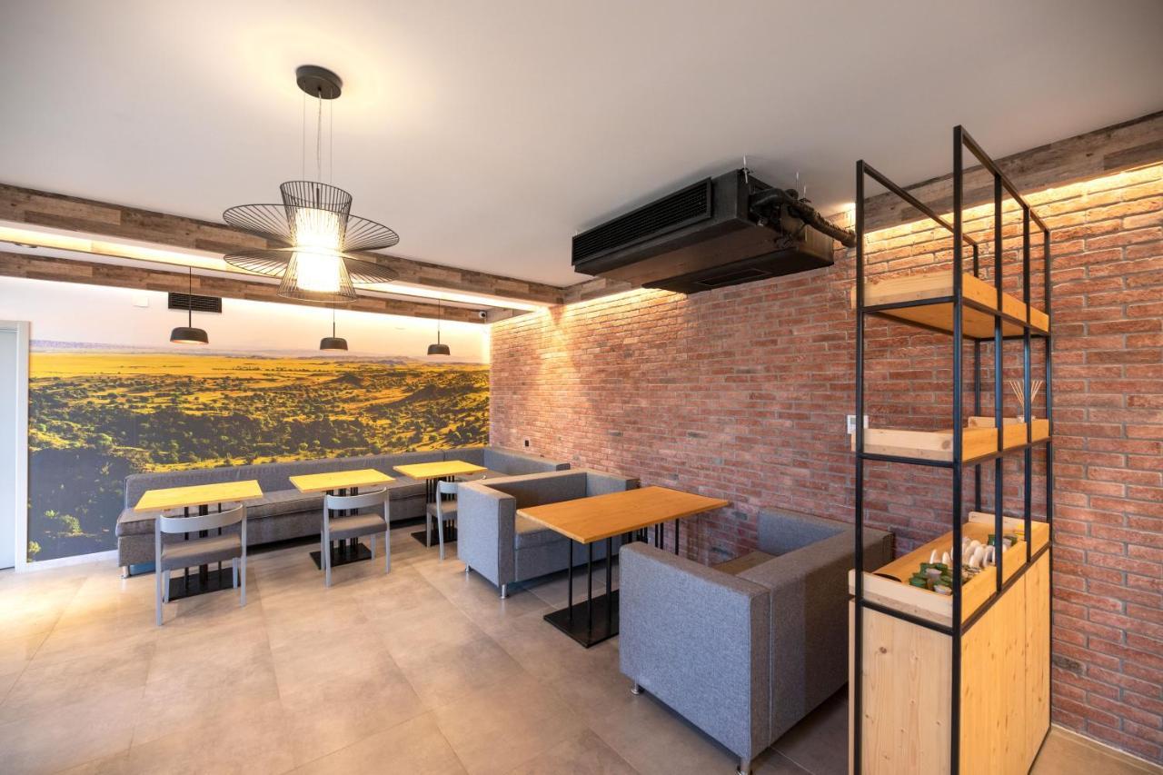 Dedoplis Tskaro Hotel Takara מראה חיצוני תמונה