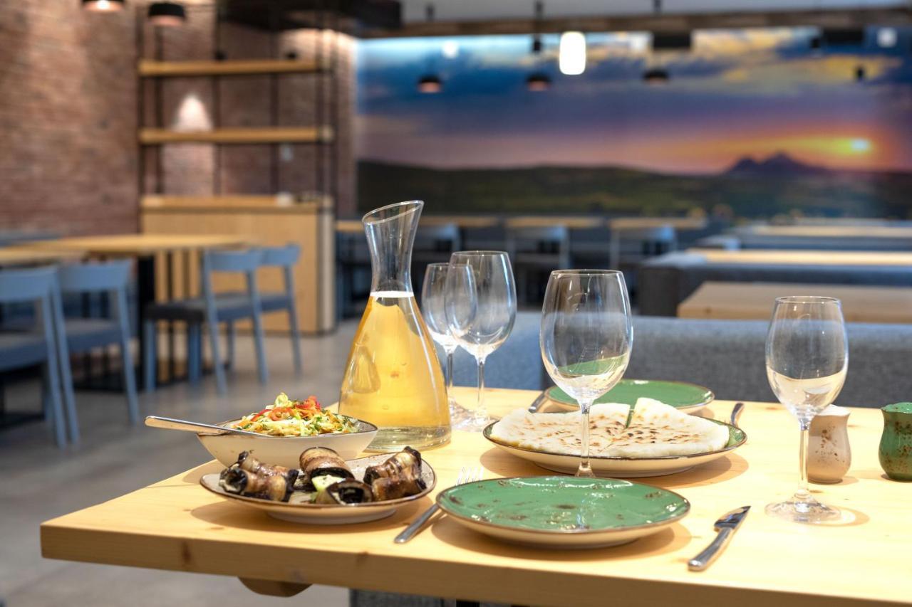 Dedoplis Tskaro Hotel Takara מראה חיצוני תמונה